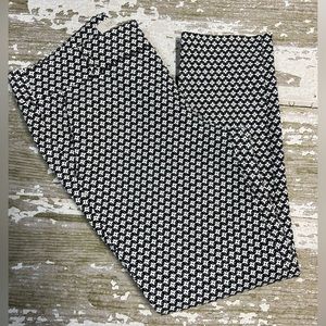 The Loft modern skinny ankle pant, size 6,  black and white